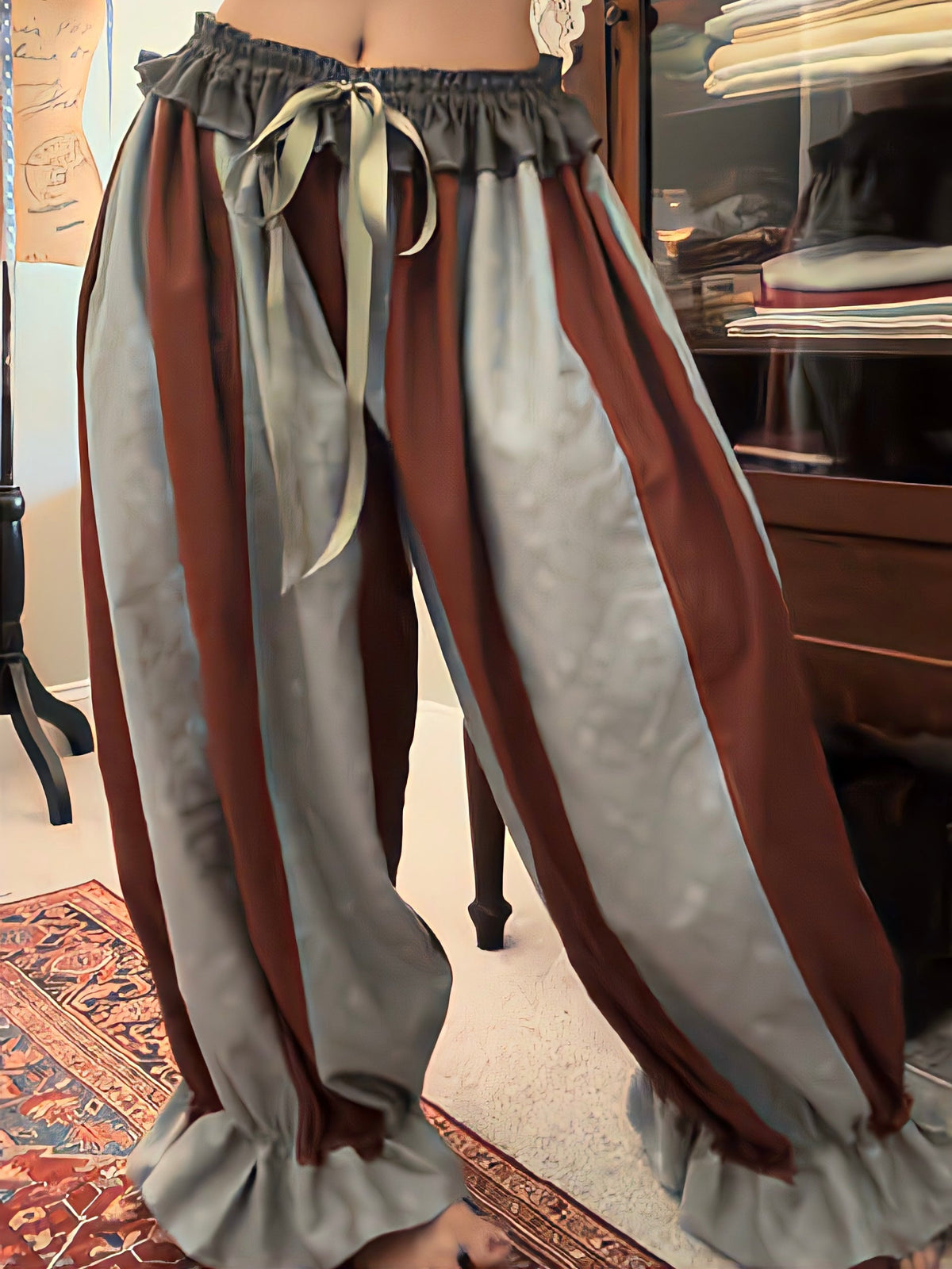 Lace-trimmed lantern trousers